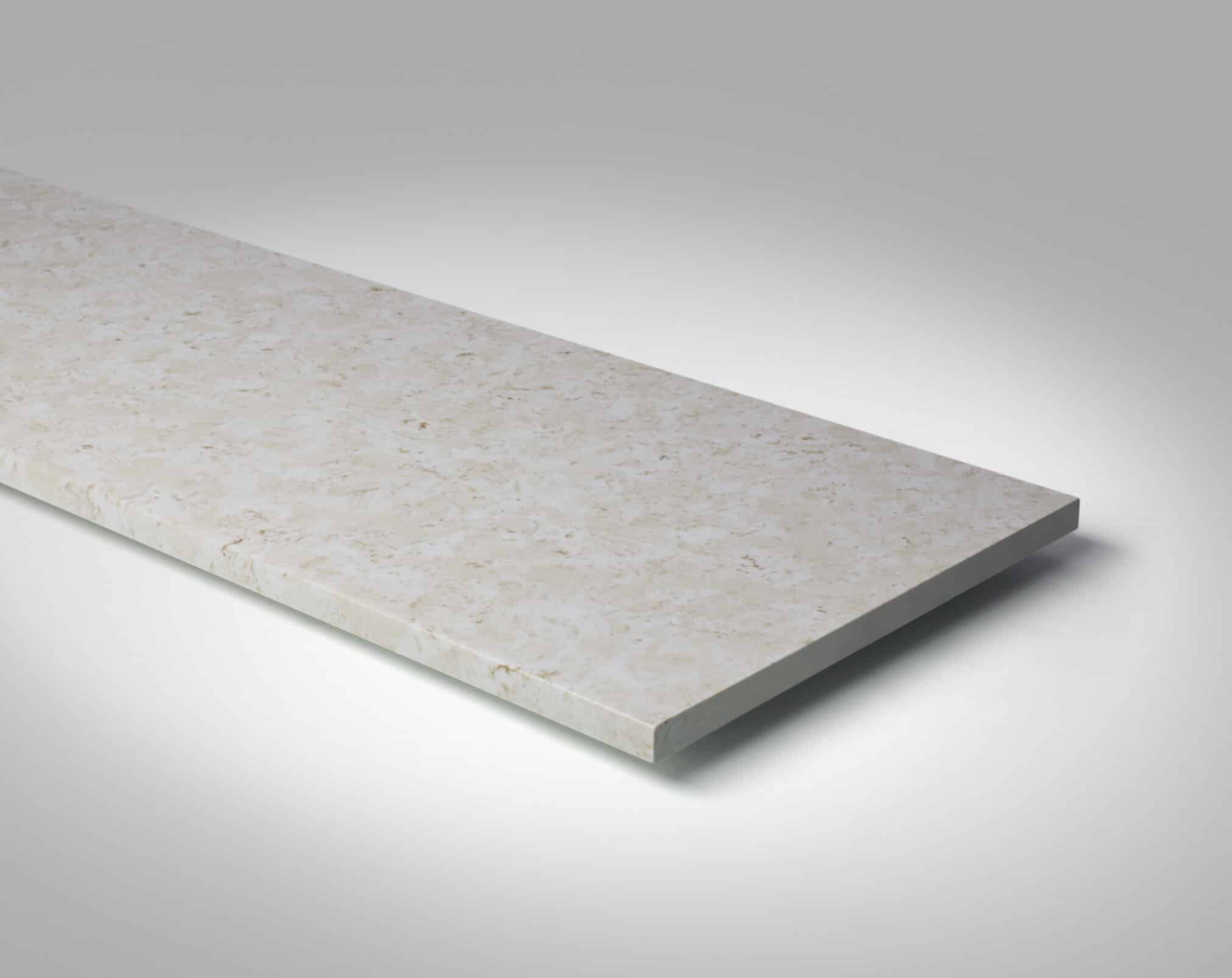 Fensterbank schräg freigestellt