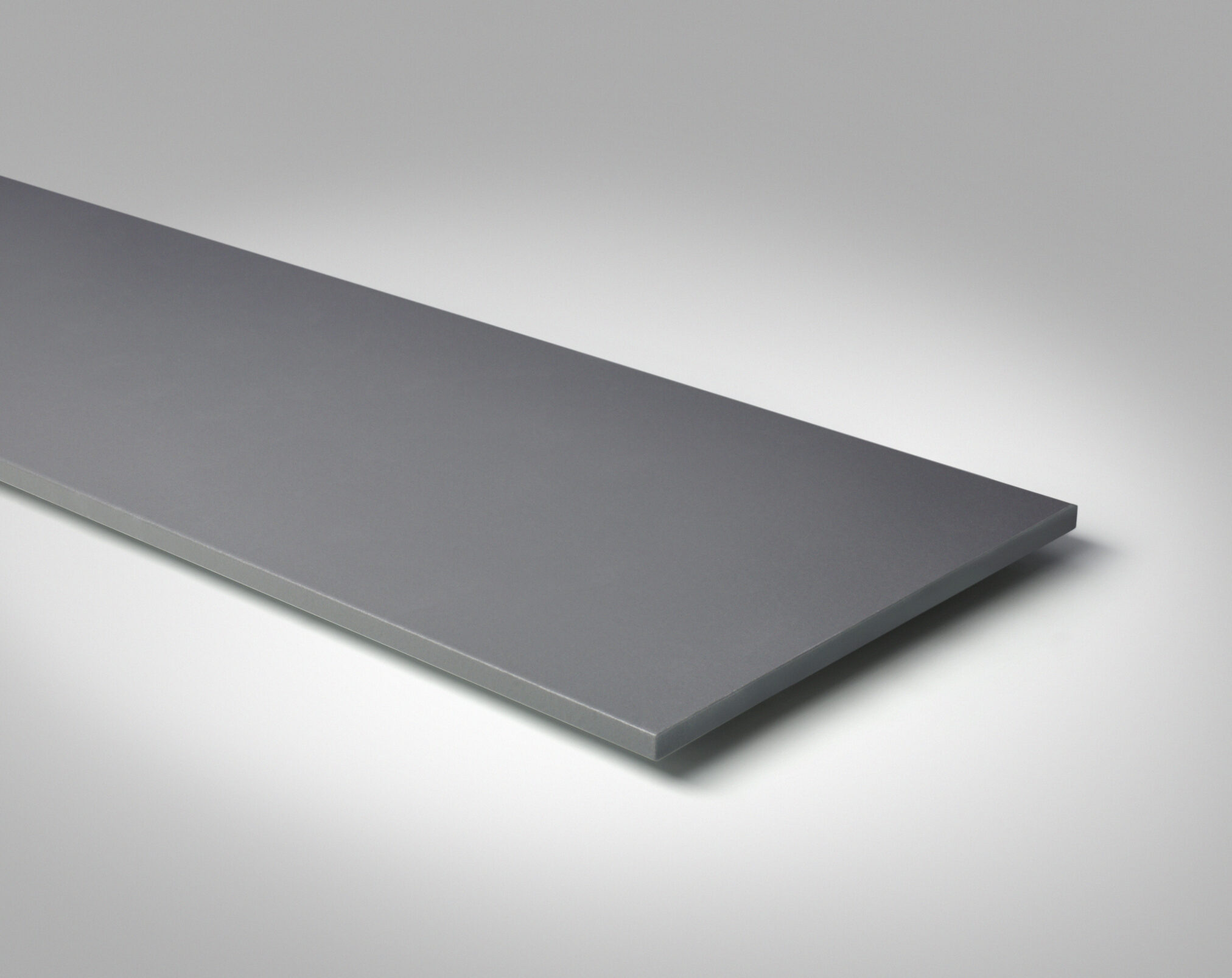 Fensterbank schräg freigestellt