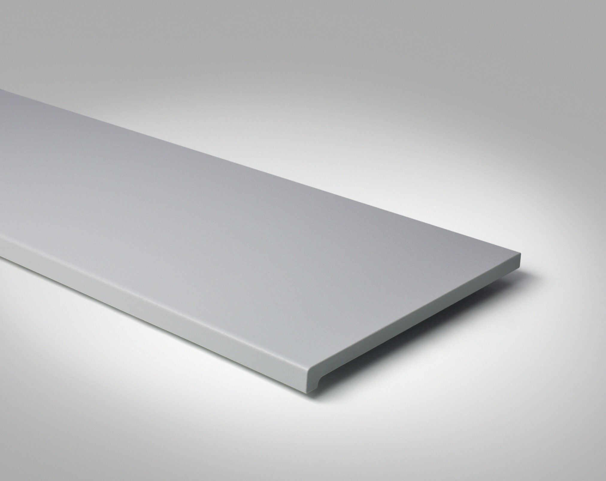 Fensterbank schräg freigestellt