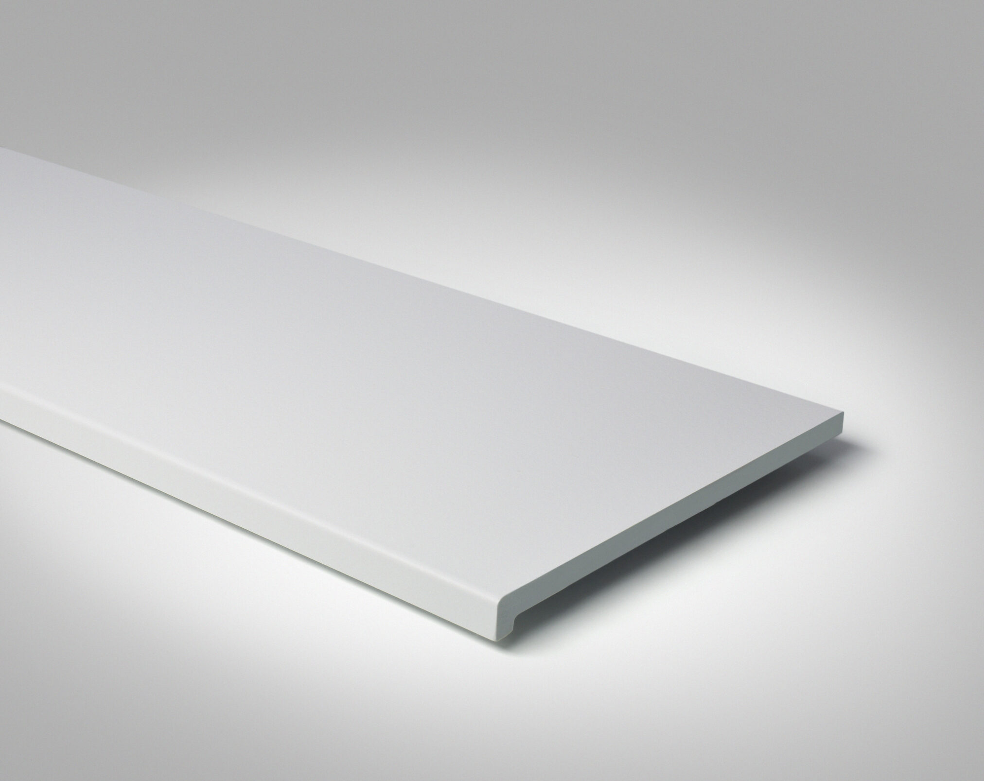 Fensterbank schräg freigestellt