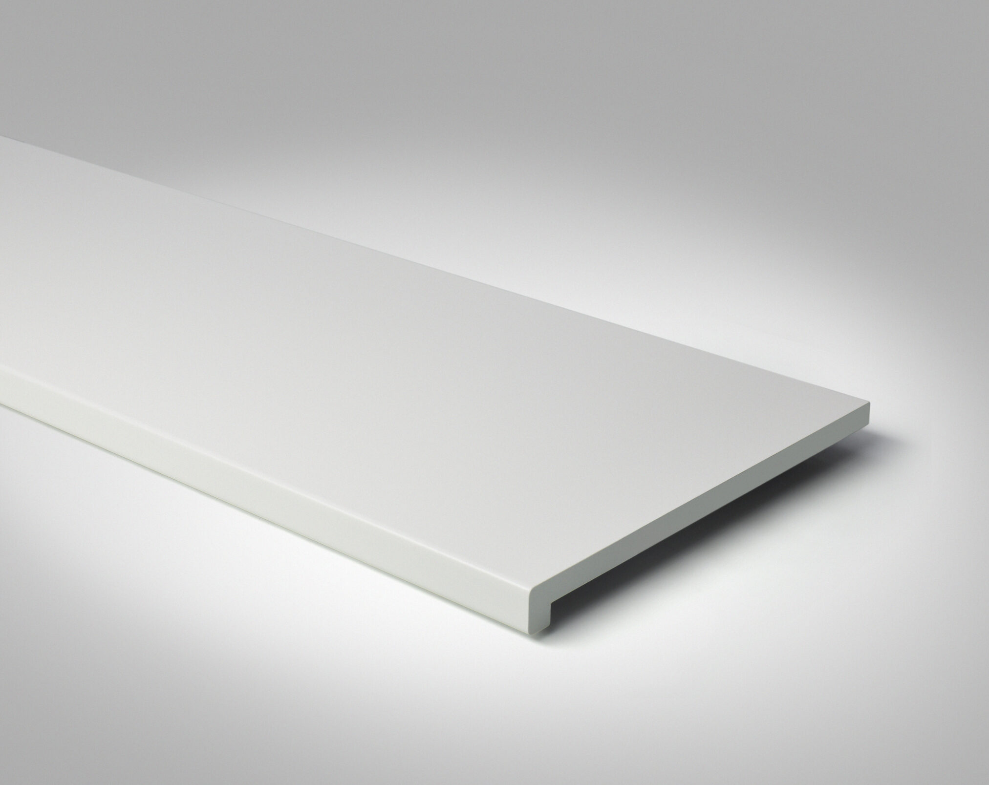 Fensterbank schräg freigestellt