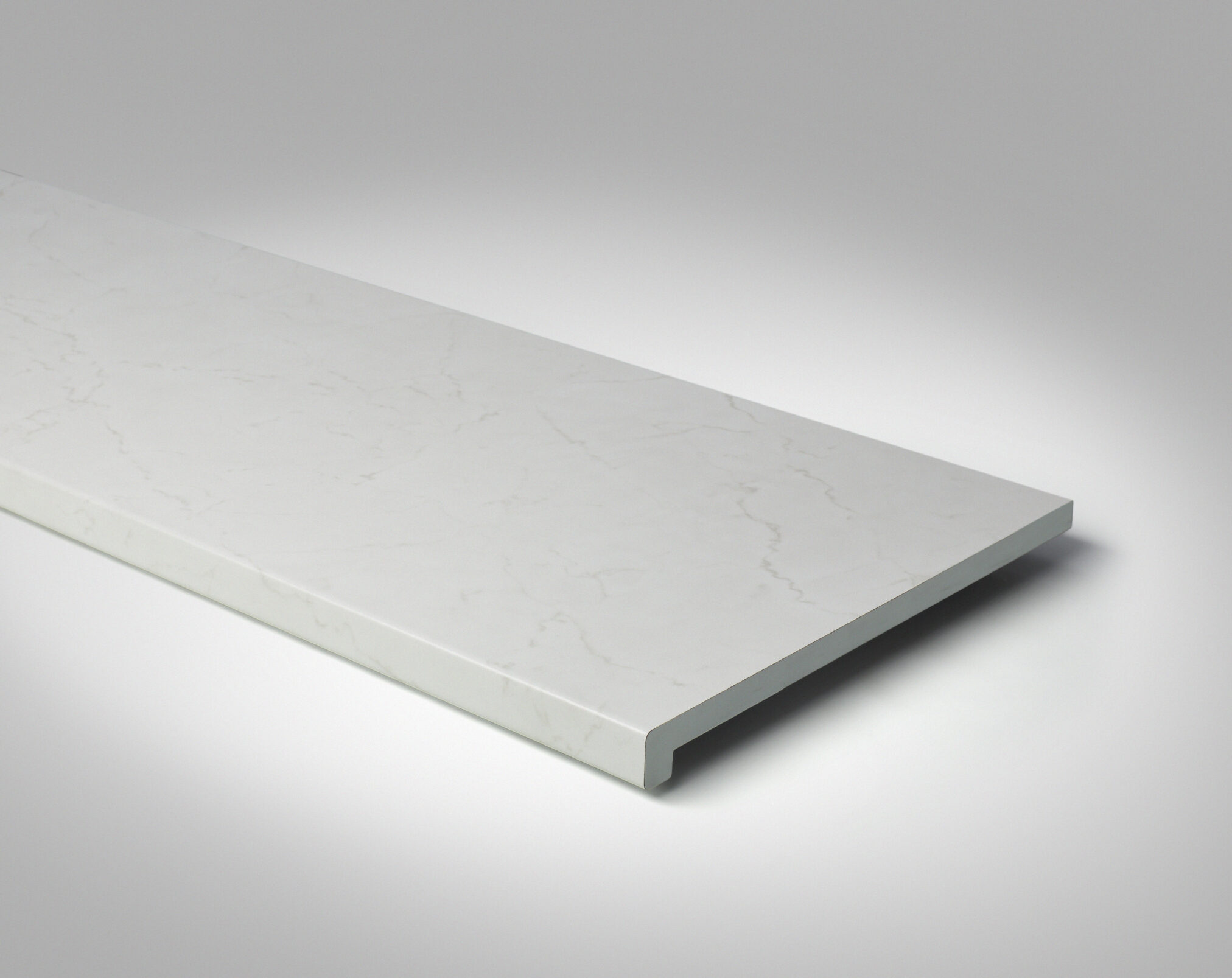 Fensterbank schräg freigestellt