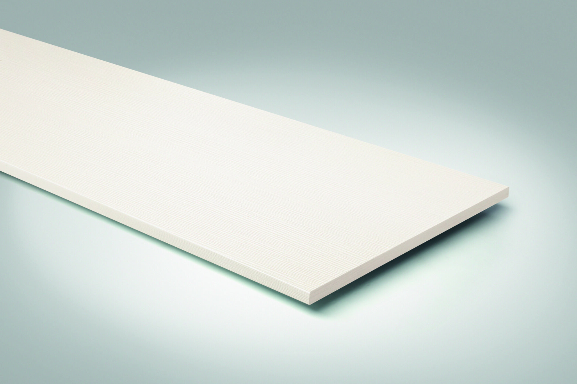 Fensterbank schräg freigestellt